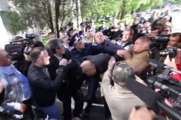 Весеннее обострение в незалежной: лидер пророссийской организации избит в Запорожье