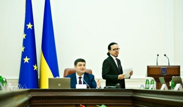 Начало реформ. Украинцам дадут горячую воду, а поляку - 1,5 млн долларов