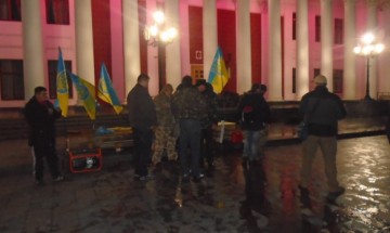 СМИ: протестующие в Одессе заблокировали здание горсовета
