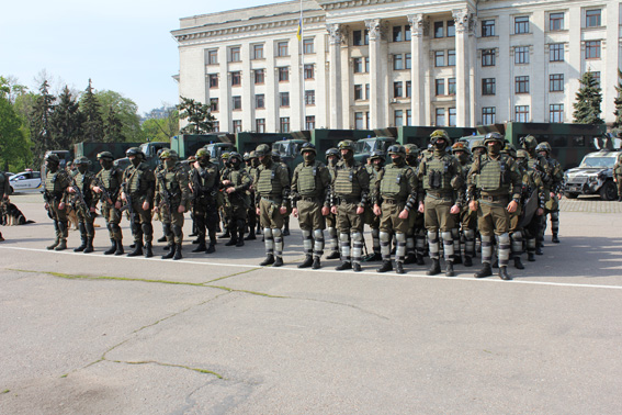 Как прошёл Первомай в оккупированном Симферополе и украинской демократичной Одессе. 