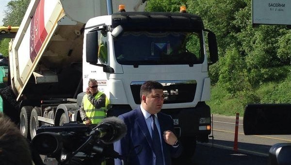 Гройсман «борется» с ремонтом дорог на Украине Гройсман «борется» с ремонтом дорог на Украине