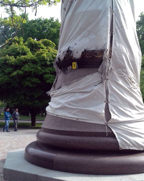В Полтаве пытались взорвать еще не открытый памятник Мазепе В Полтаве пытались взорвать еще не открытый памятник Мазепе
