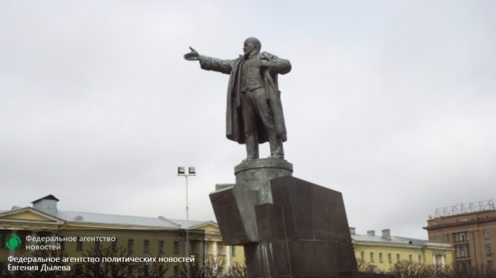 Украинцы в суде оспаривают закон Порошенко о декоммунизации