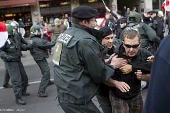 Миграционный кризис привел к столкновениям в Германии. Рейтинг Меркель падает