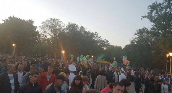 В Кривом Роге митинг по случаю Дня Победы провели в четыре утра В Кривом Роге митинг по случаю Дня Победы провели в четыре утра