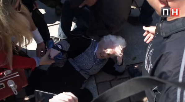 Каратели из «Азова» напали на ветеранов с георгиевскими ленточками в Николаеве Каратели из «Азова» напали на ветеранов с георгиевскими ленточками в Николаеве