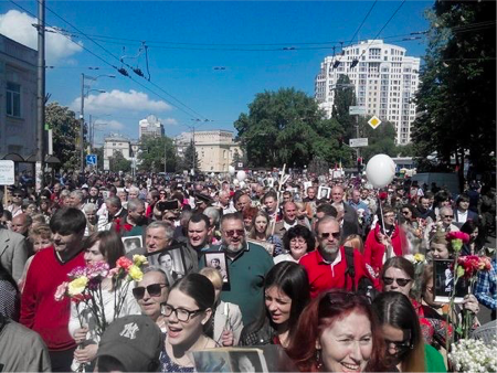 Большая победа маленькой киевлянки или рассказ о том, как в Киеве проходила Акция БеЗсмертный полк Большая победа маленькой киевлянки или рассказ о том, как в Киеве проходила Акция БеЗсмертный полк