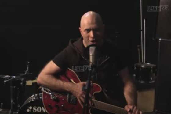 Петербургский актёр дал ответ Джамале песней про Крым Петербургский актёр дал ответ Джамале песней про Крым