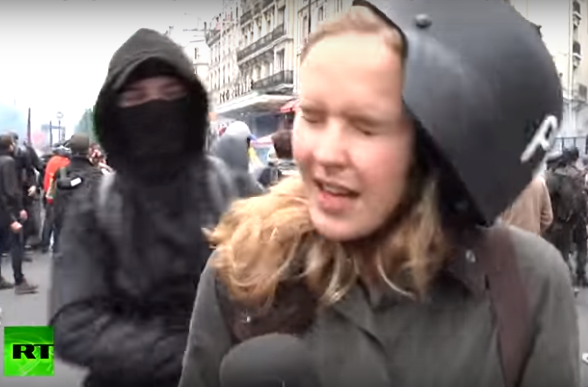Проукраинские активисты напали на журналиста RT во время митинга в Париже