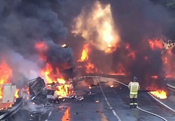 В Подмосковье взорвался бензовоз (видео)