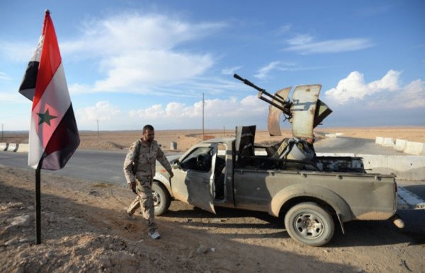 ВКС России атаковали боевиков в Алеппо и Хаме, террористы готовятся к войне в Дейр-эз-Зор и Алеппо | Подборка видео