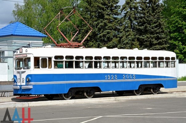 В Луганске и Донецке прошли масштабные первомайские демонстрации