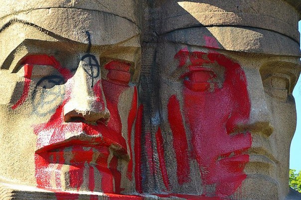 Киев накануне Пасхи: людей разбивают как яйца для идеологического омлета