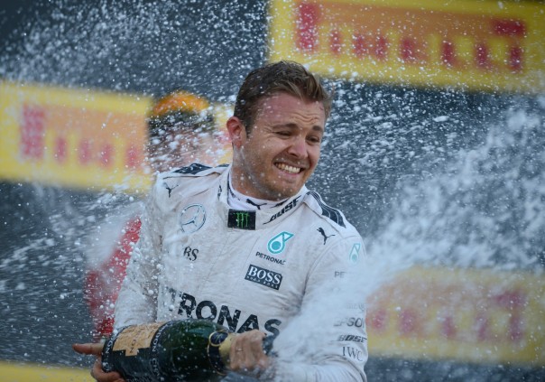 «Формула-1» в Сочи: Владимир Путин вручил кубок победителю Гран-при России Нико Росбергу