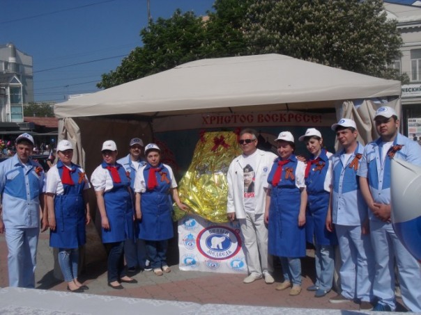 Как прошёл Первомай в оккупированном Симферополе и украинской демократичной Одессе. 