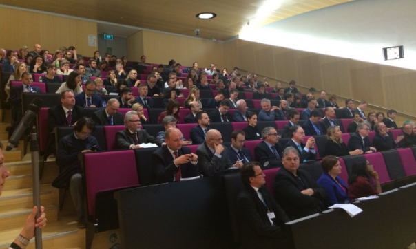 Как вранье и деньги дурака погубят: НАТО в борьбе за умы россиян