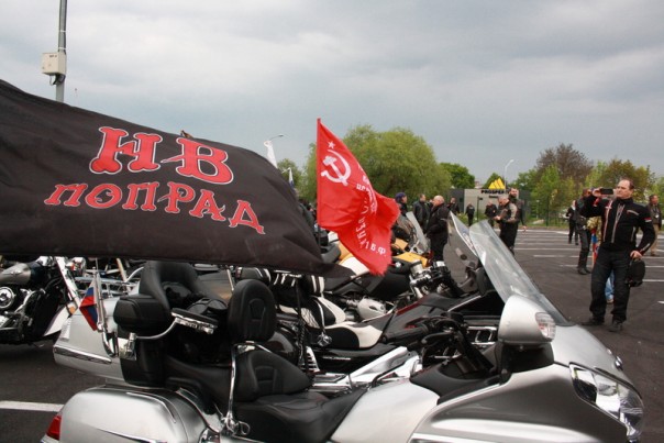 В чешском Брно около 100 "ночных волков" встретили хлебом и солью В чешском Брно около 100 "ночных волков" встретили хлебом и солью