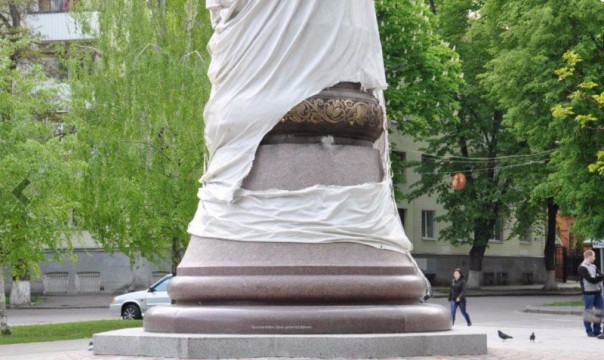 В Полтаве пытались взорвать еще не открытый памятник Мазепе В Полтаве пытались взорвать еще не открытый памятник Мазепе