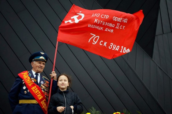 На Украине запретили Знамя Победы