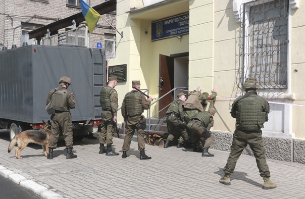 В Мариуполе полиция тренировалась отбивать вооруженные атаки на полицейские участки