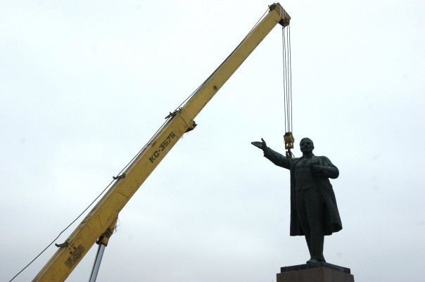 Декоммунизация вынуждает украинцев идти в суд