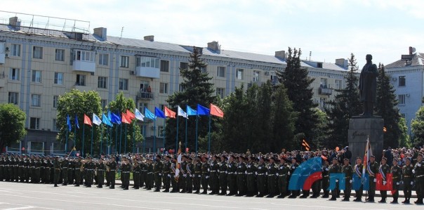Парад в честь Дня Победы прошел в Луганске Парад в честь Дня Победы прошел в Луганске