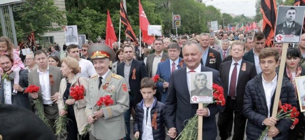 Вопреки НАТО и властям Молдовы впервые в Кишиневе состоялась грандиозная акция «Бессмертный полк» Вопреки НАТО и властям Молдовы впервые в Кишиневе состоялась грандиозная акция «Бессмертный полк»