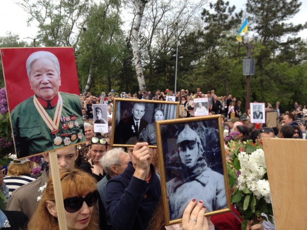 Бессмертный полк в День Победы шагает по Одессе и по Украине. Юлия Витязева Бессмертный полк в День Победы шагает по Одессе и по Украине. Юлия Витязева