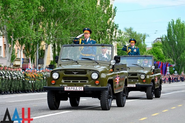 Фоторепортаж: Военный парад в Донецке в честь 71-й годовщины Победы в Великой Отечественной войне Фоторепортаж: Военный парад в Донецке в честь 71-й годовщины Победы в Великой Отечественной войне