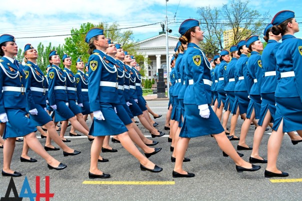 Фоторепортаж: Военный парад в Донецке в честь 71-й годовщины Победы в Великой Отечественной войне Фоторепортаж: Военный парад в Донецке в честь 71-й годовщины Победы в Великой Отечественной войне