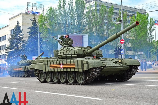 Фоторепортаж: Военный парад в Донецке в честь 71-й годовщины Победы в Великой Отечественной войне Фоторепортаж: Военный парад в Донецке в честь 71-й годовщины Победы в Великой Отечественной войне