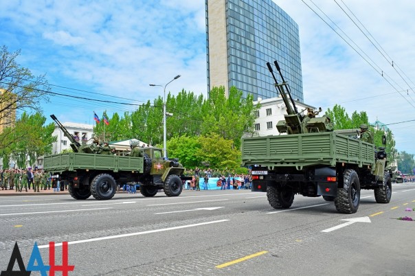 Фоторепортаж: Военный парад в Донецке в честь 71-й годовщины Победы в Великой Отечественной войне Фоторепортаж: Военный парад в Донецке в честь 71-й годовщины Победы в Великой Отечественной войне