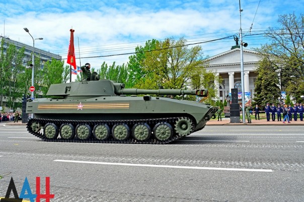 Фоторепортаж: Военный парад в Донецке в честь 71-й годовщины Победы в Великой Отечественной войне Фоторепортаж: Военный парад в Донецке в честь 71-й годовщины Победы в Великой Отечественной войне