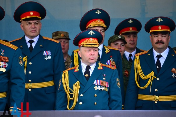 Фоторепортаж: Военный парад в Донецке в честь 71-й годовщины Победы в Великой Отечественной войне Фоторепортаж: Военный парад в Донецке в честь 71-й годовщины Победы в Великой Отечественной войне