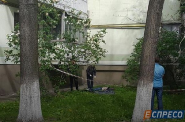 В Киеве погиб журналист, выбросившись из окна В Киеве погиб журналист, выбросившись из окна