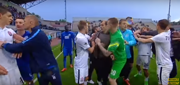 Матч Кубка Украины по футболу перерос в массовую драку