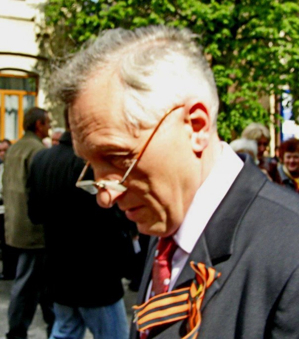 "Интернет не горит". Всплыло фото главного «декоммунизатора» Прикарпатья с георгиевской лентой