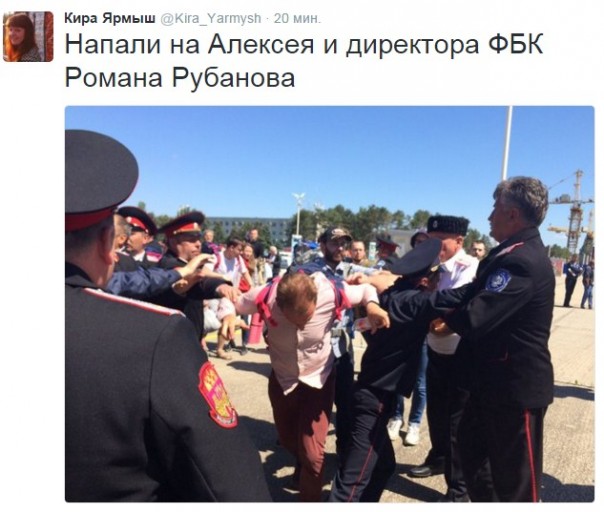 В Анапе напали на Алексея Навального В Анапе напали на Алексея Навального