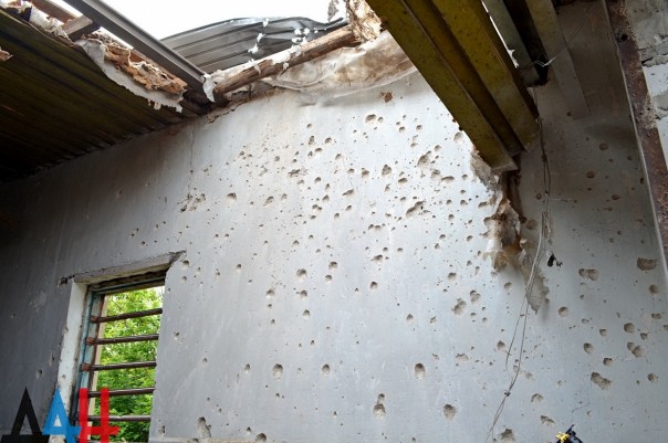 Последствия обстрела Докучаевска: Серьезно повреждены два зернохранилища и сельхозтехника Последствия обстрела Докучаевска: Серьезно повреждены два зернохранилища и сельхозтехника