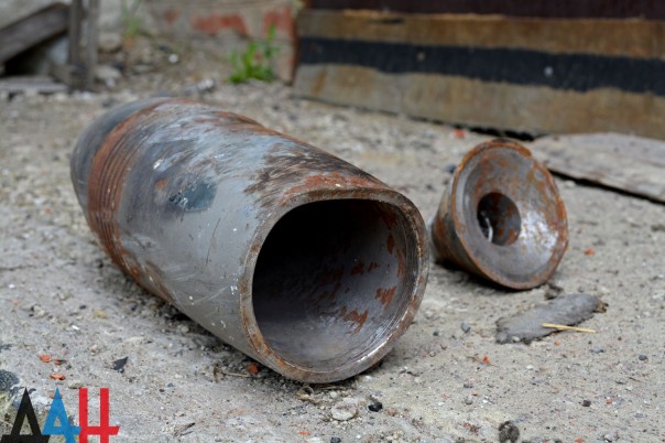 Последствия обстрела Докучаевска: Серьезно повреждены два зернохранилища и сельхозтехника Последствия обстрела Докучаевска: Серьезно повреждены два зернохранилища и сельхозтехника