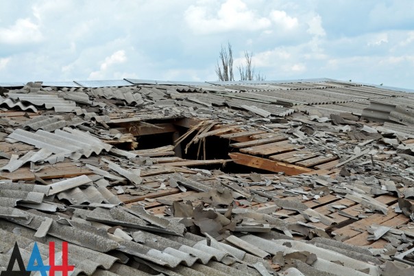 Последствия обстрела Докучаевска: Серьезно повреждены два зернохранилища и сельхозтехника Последствия обстрела Докучаевска: Серьезно повреждены два зернохранилища и сельхозтехника