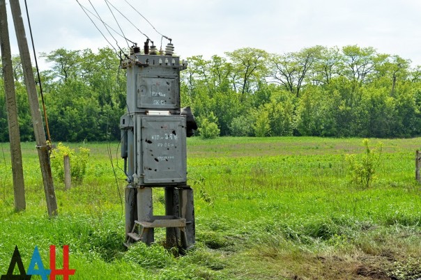 Последствия обстрела Докучаевска: Серьезно повреждены два зернохранилища и сельхозтехника Последствия обстрела Докучаевска: Серьезно повреждены два зернохранилища и сельхозтехника