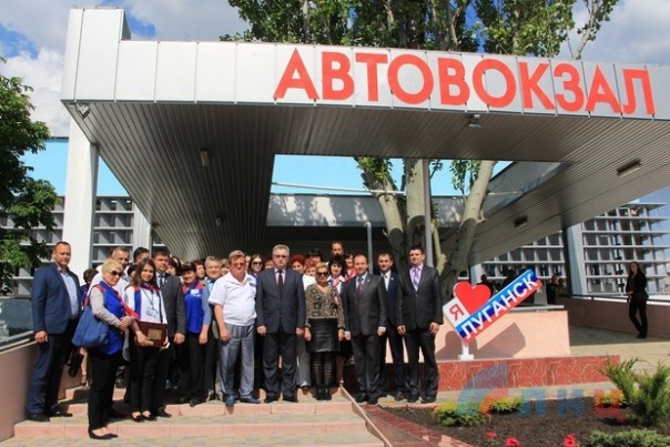 Работники ЛРУАС к 40-летию восстановили разрушенный укрофашистами Луганский автовокзал