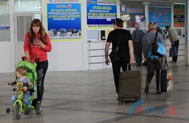 Работники ЛРУАС к 40-летию восстановили разрушенный укрофашистами Луганский автовокзал