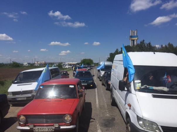 Ислямов с меджлисовцами бузит на границе с Крымом Ислямов с меджлисовцами бузит на границе с Крымом