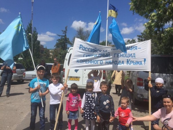 Ислямов с меджлисовцами бузит на границе с Крымом Ислямов с меджлисовцами бузит на границе с Крымом