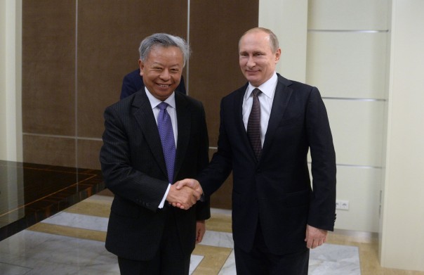 Глава Азиатского банка инфраструктурных инвестиций назвал Путина сильным лидером Глава Азиатского банка инфраструктурных инвестиций назвал Путина сильным лидером