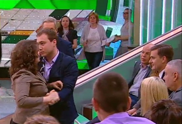 В студии «Место встречи» во время перерыва на рекламу Монтян пыталась Ковтуну настучать по лысине