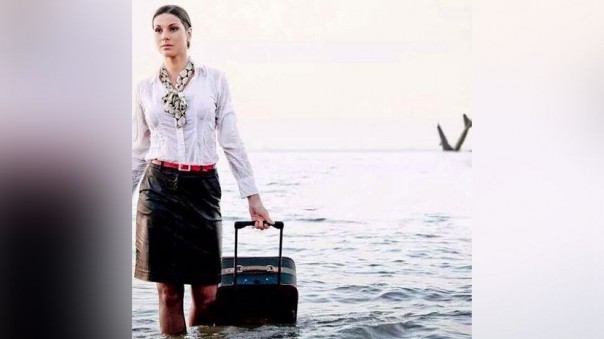 Стюардесса пропавшего A320 выложила в Сеть фото на фоне тонущего самолета