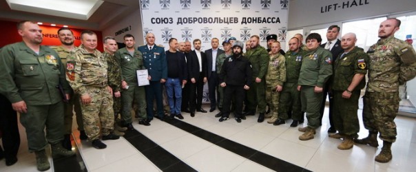 Аксёнов наградил Суркова крымским орденом «За верность долгу». Сурков наградил добровольцев Донбасса Аксёнов наградил Суркова крымским орденом «За верность долгу». Сурков наградил добровольцев Донбасса